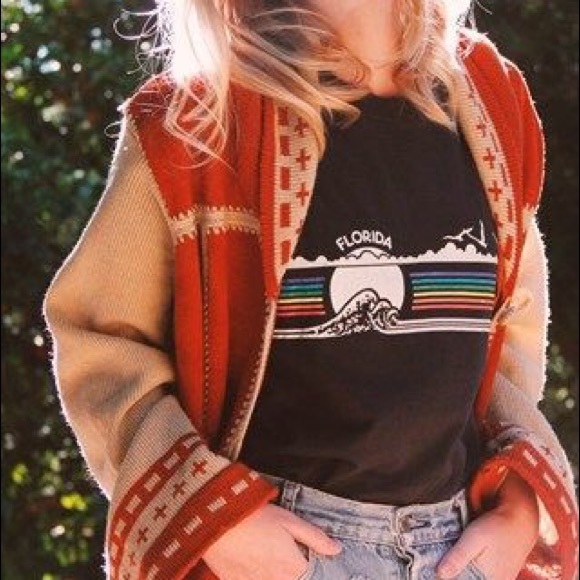 [ONE] Mystery 90’s Style Tee - Picture 6 of 7